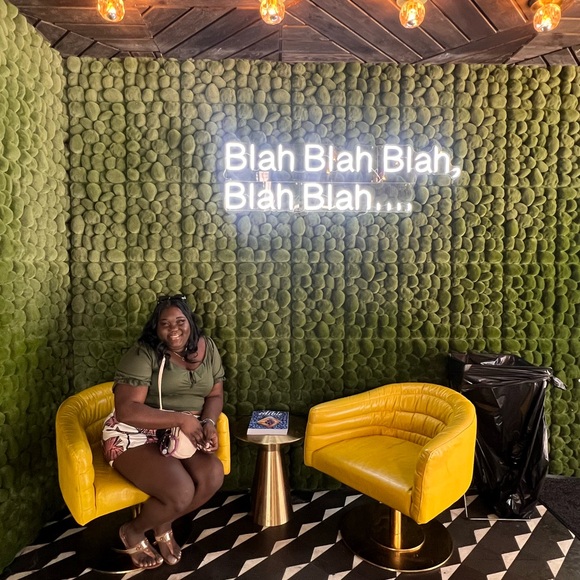 Meet your Posher, Vanetta - Picture 3 of 8